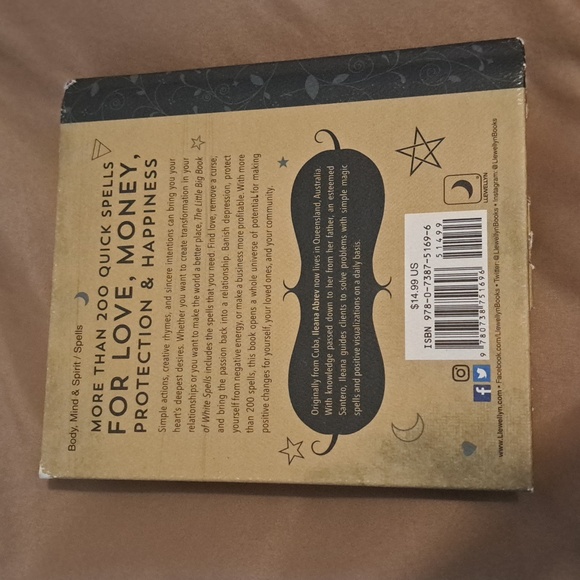 Little Big Book Of White Spells - Picture 2 of 3